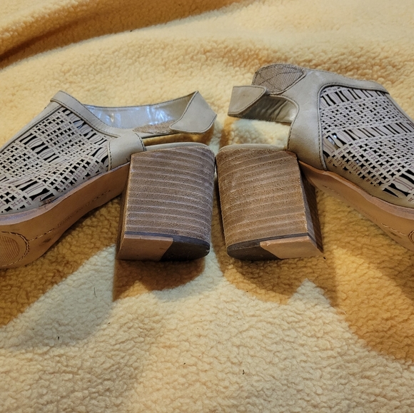 VINCE CAMUTO sandals with chunky heel - Picture 6 of 7